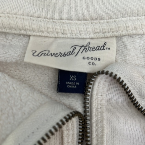 Universal Thread Pullover - Picture 3 of 3